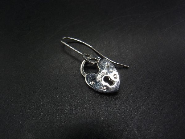 楽天市場】クリスチャンディオール ロゴ刻印 ハート ピアス 金属