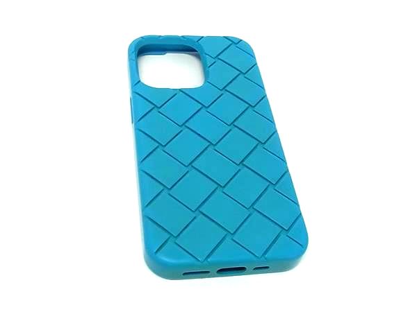 BOTTEGA VENETA ボッテガヴェネタ イントレチャート 天然ゴム iPhone13Pro相応う アイフォンケース スマホケース ともし火青み系 GB2552