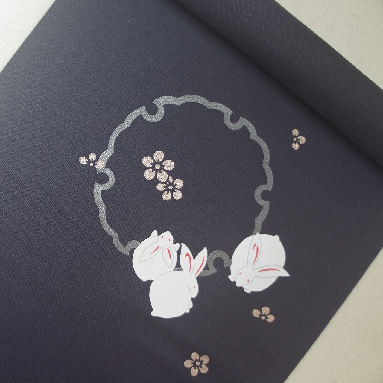 利休バッグ　織地　跳兎　兎　うさぎ　黒地　正絹 黒菟華 AL-759074 -113(83) KUROTOKA『黒いうさぎの上映会』総