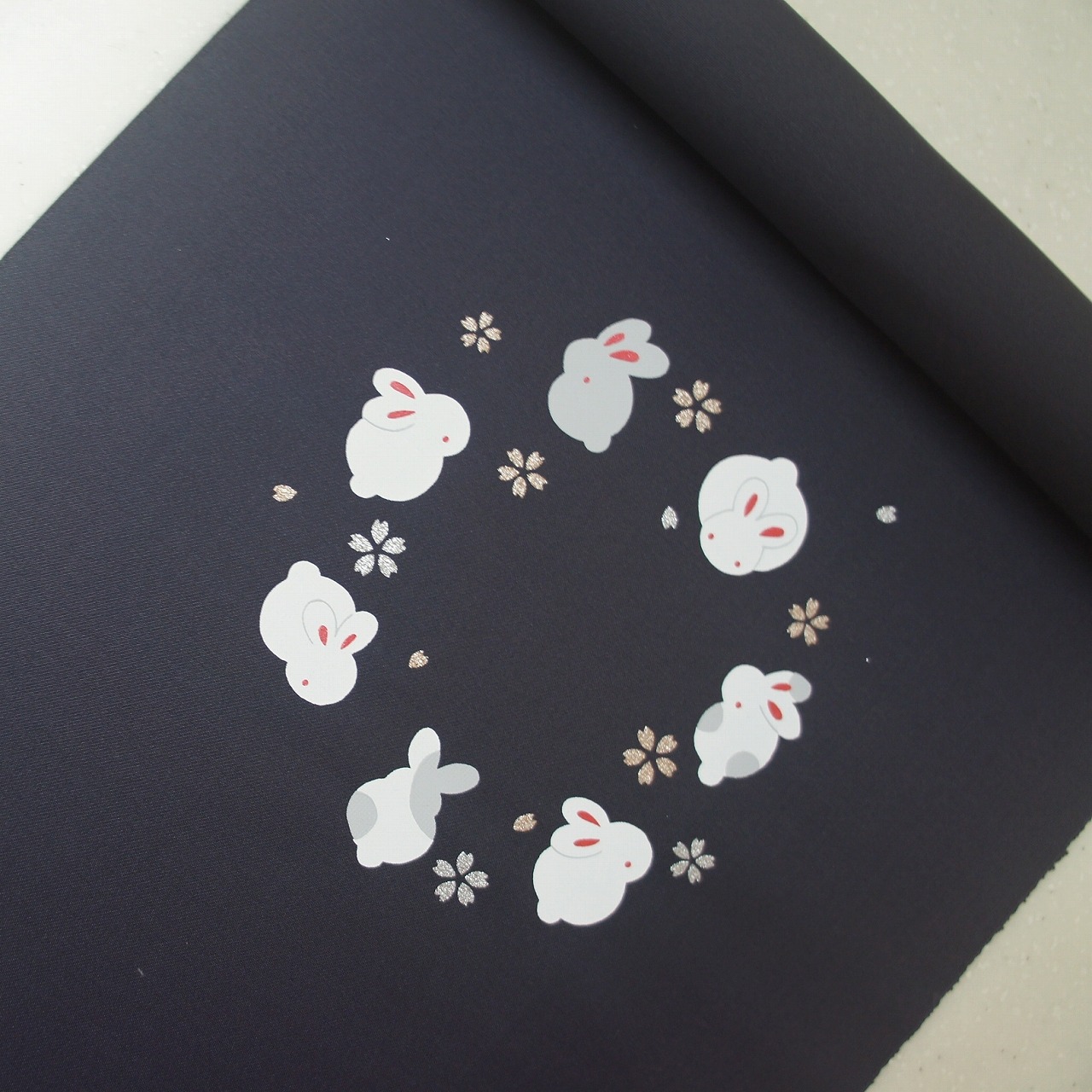 楽天市場】正絹織地染帯 黒地 お仕立て付き 巴ウサギ柄 お買い得品 染