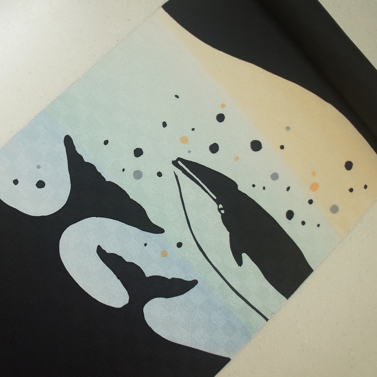 正絹紋絵柄ローケツ染帯  黒地 堰出し染 ヌレ描き 染め帯 影絵 勇魚柄
