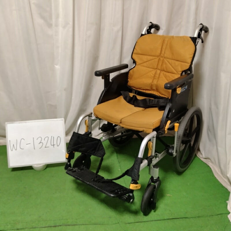 【B価値づける 中古 車いす】松永製造所 御手伝い式車いす ネクストコア・アジャスト NEXT-61B (幼児用便器-13240)【車椅子 御手伝い型 モデュール か細い 軽さ パウダーコンパクト肘上：有 御手伝いうち切り：有 フットスイング：有 座面高さ合わせる 朦々たる座布団 介護備品】