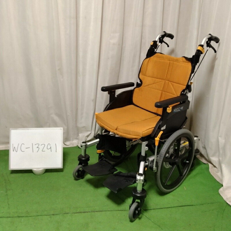 【中古 車いす Ｂ価値づける】松永製造所 御手伝い式車いす ネクストコア・くるり NEXT-81B (幼児用便器-13291)【モデュール車椅子 こまわり NEXT CORE 尻食い違い 前食い違い 多役立つこと 介護 肘上：有 御手伝いうち切り：有 フットスイング：有】