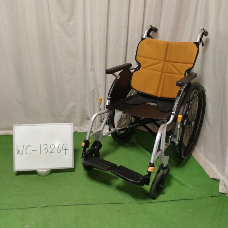 【B位置づける 中古 車いす】松永製造所 自走式車いす ネクストコア NEXT-11B (室内用便器-13264)【車イス くるまいす 介護 恩恵物の具 車椅子 自走型 しり押し打ちきり：有 背折：有 中古】