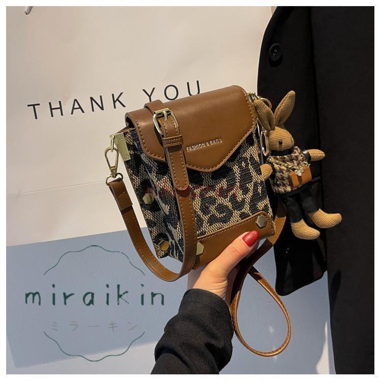 ち*え様 ハンドメイド•ショルダーバッグ•ポシェット•大人可愛い•ドット柄 ドット柄のオシャレなショルダーバッグ ポシェット fabric