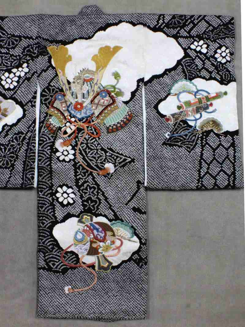 宮詣お祝着 男児 男の子 初着 兜柄 白黒地 絞り風 om-25