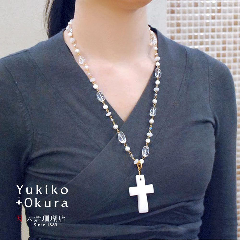 ホワイトアゲイト ペンダント フォッシル 水晶 ホワイトクォーツ 淡水パール ネックレス クロス トップ ヘッド セミロング 天然石 ユキコ オオクラ ブランド レディース ジュエリー 送料無料