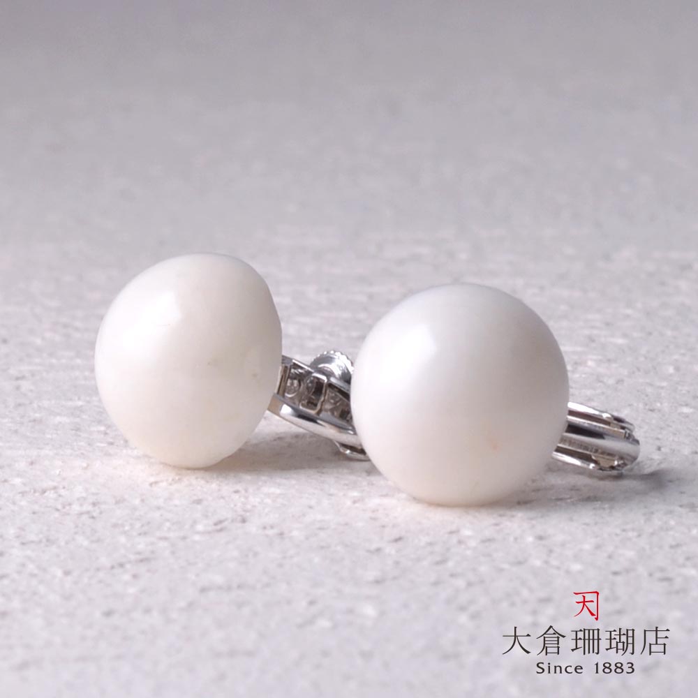 都内で イヤリング ミッド 母の日 にも プレゼント ギフト 誕生石 3月 女性 送料無料 アクセサリー ジュエリー おしゃれ ブランド オオクラ ユキコ 天然石 ヴィンテージ シンプル 一粒 12mm 半円 ホワイトピンク さんご サンゴ 珊瑚 Yo Se 0163 1 Bronze Qa