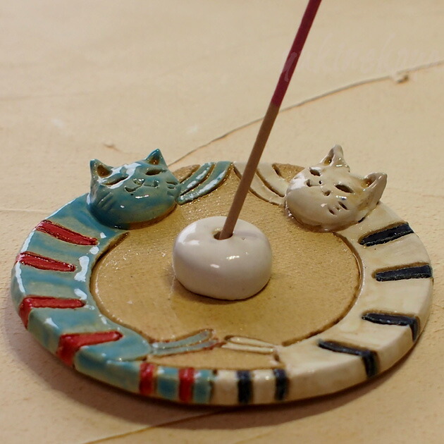 561円 Off ２匹のトラ猫 お香立て 日本製 手作り 和風 ハンドメイド 猫柄 ギフトプレゼント包装無料 猫雑貨 猫グッズ ねこ ネコ キャット