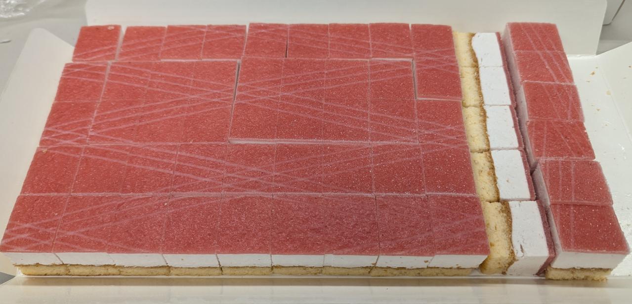 洋菓子　シートケーキカット　65個×15Ｐ（Ｐ1,755円税別） 冷凍　業務用　ヤヨイ