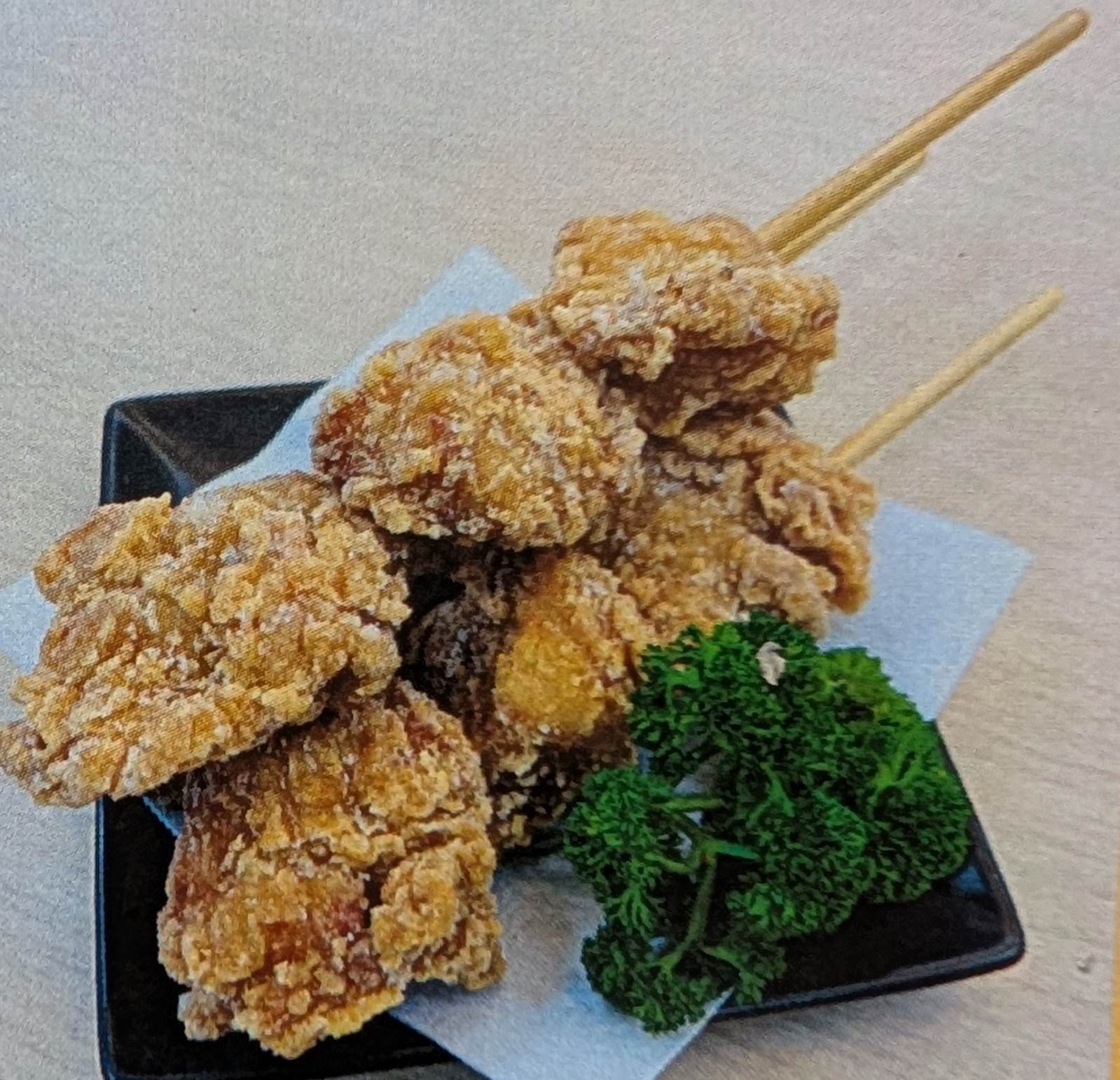 電子レンジ対応　鶏もも唐揚げ　3ケ串　320ｇ（約64ｇ&times;5本）&times;28P（P500円税別）冷凍　業務用　ヤヨイ｜品揃え豊富！業務用食品問屋ヤヨイ