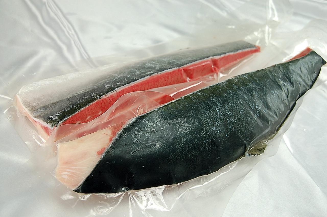 国産　養殖　活〆冷凍　ぶりロイン　皮付き　約15ｋｇ（ｋｇ3,200円税別）加熱用　業務用　ヤヨイ　大特価
