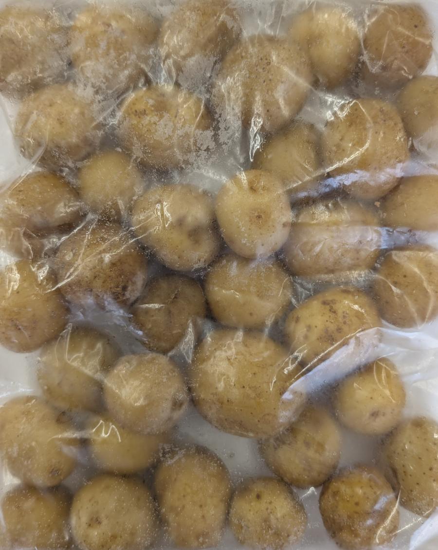 鹿児島県長島産 冷凍赤土バレイショ（ホール） 1kg&times;12P（P980円税別）業務用　ヤヨイ｜品揃え豊富！業務用食品問屋ヤヨイ 9,271円