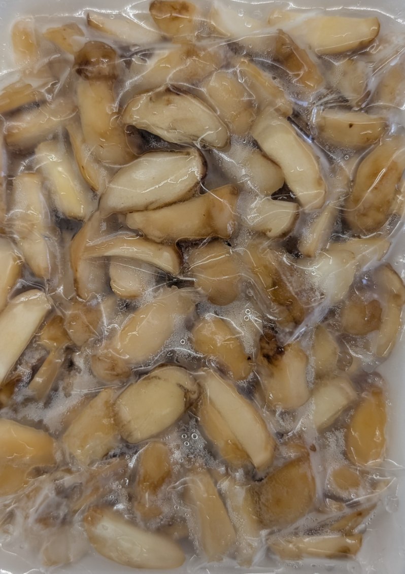 中国産 松茸 縦割り(2-4cm)250g(約125本)x40P(P2,600円税別)冷凍 業務用 ヤヨイ