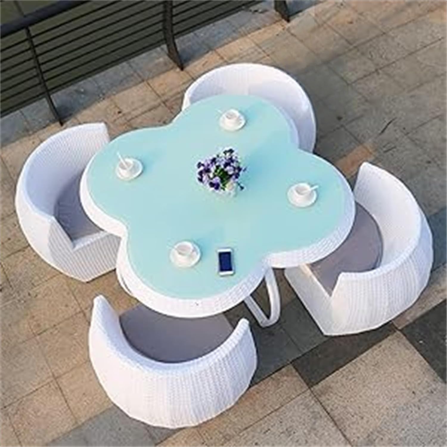 ガーデンテーブル 屋外 ダイニングテーブルセット ベランダテーブルセット 4人掛け 5点セット ガーデンファニチャー ソファー ラタン調 人間工学 おしゃれ 籐条 ガラスのテーブルトップ 耐候性 耐久性 コンパクト 省スペース バルコニー 庭 ホテル カフェ 家庭用 ()｜ゆめのマルシェ企画