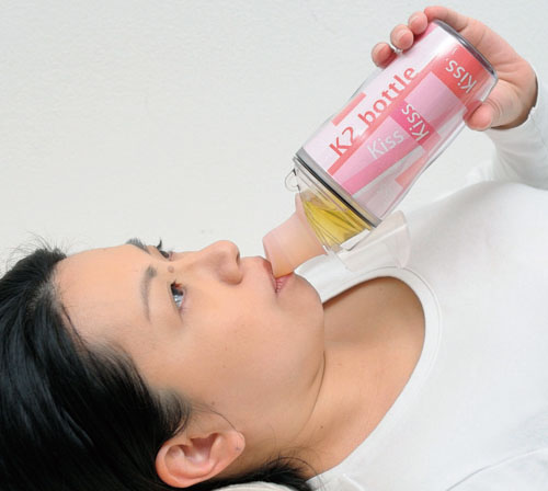 首を曲げずに寝たまま飲めるチェンジボトル【お得用２色組】 [代引き手数料無料]