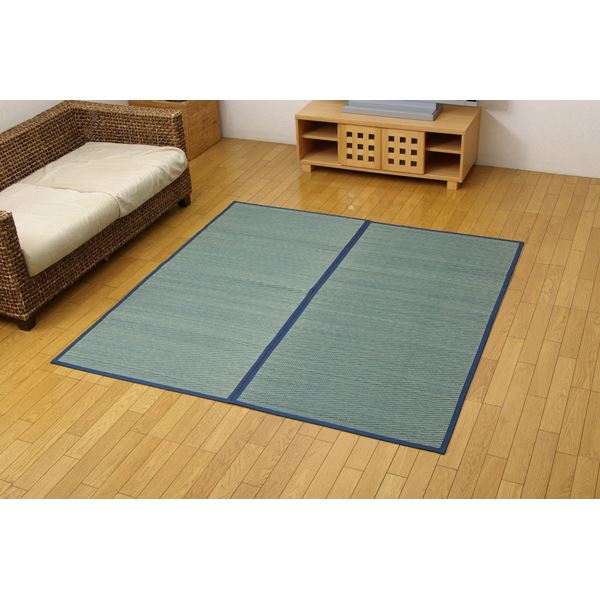 い草 藺草 花ござ/ラグマット じゅうたん カーペット 敷き物 【ブルー 江戸間6畳 約261×352cm】 裏：不織布 防傷 抗菌 清潔 ・防臭効果 調湿機能 〔リビング〕 青 快適な足触りのイ草フロアマット キズ防止や弾力性、調湿効果も備え、湿度を調整 花ござのようなラグマット