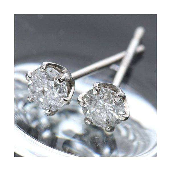 プラチナ0.3ct ダイヤモンドピアス 輝くプラチナに宿る0.3カラットの輝石 女性の美しさを一層引き立てる、ダイヤモンドピアスの極み