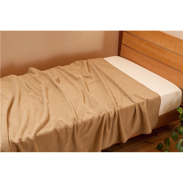 毛布 寝具 ダブル 約180×200cm キャメル 日本製 国産 吸湿発熱 薄型 もこもこ ふわふわ シープタッチ エバーウォーム ベッドルーム 寝室 暖かさと収納の便利さを兼ね備えた、薄型でコンパクトな国産ダブル毛布 日本製の吸湿発熱素材が心地よい温かさを提供し、シープタッ