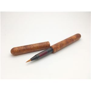 日本製 国産 銘木材 筆ペン/文房具 【花梨こぶ杢 かりんこぶもく】 中太字 文具 オフィス 事務用 用品 ステーショナリー 日本製の美しい銘木材を使用した、年賀状や俳句、短歌、絵手紙にもぴったりの筆記用具 国産筆ぺんで、花梨こぶ杢の贅沢な中太字で、文具としてもオフ
