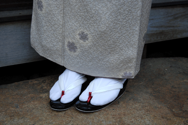 楽天市場】【東京・浅草草履】粋な姐さん草履〔エナメル白×白×先