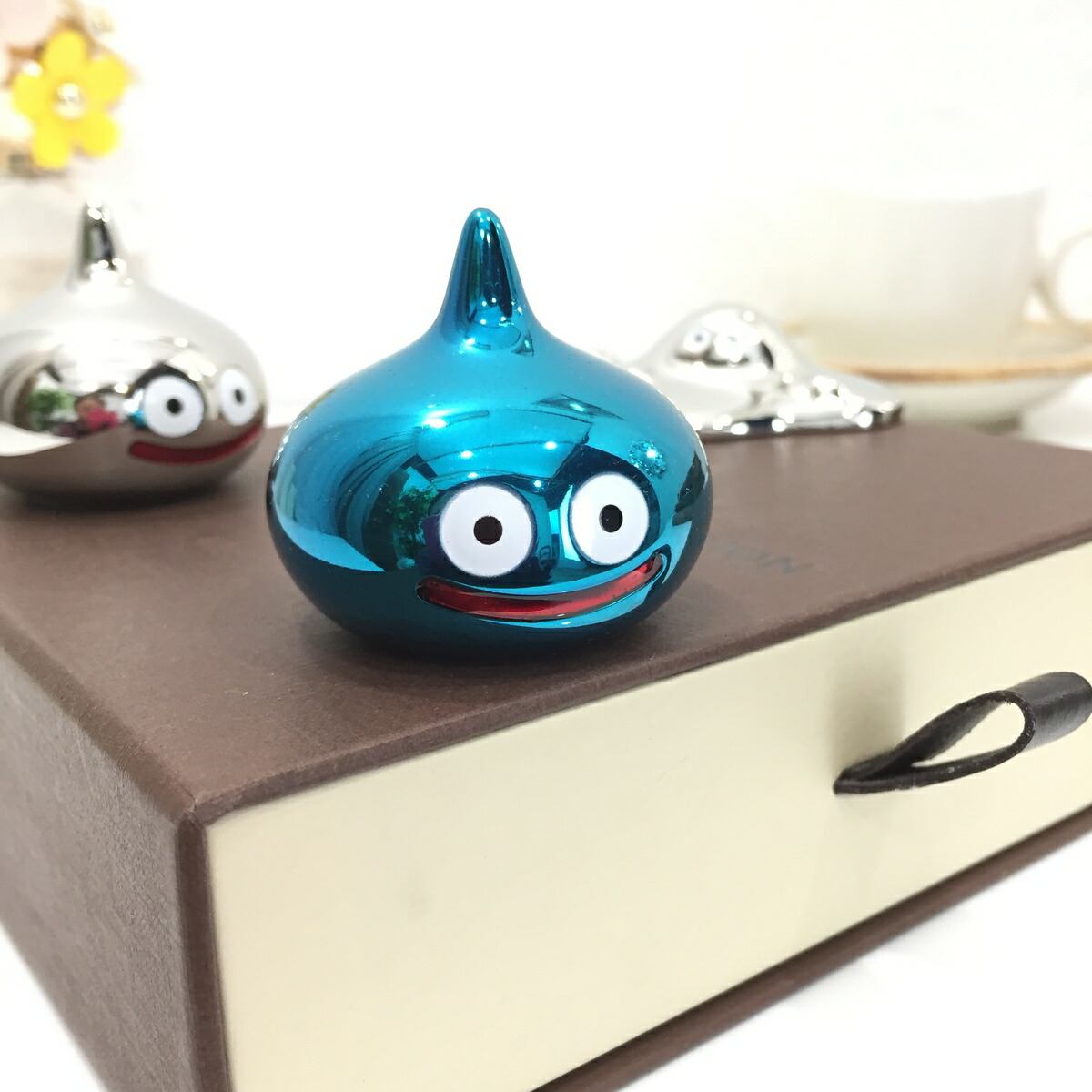 はぐれメタル フィギュア メタルスライム スライム ドラクエ ペーパーウェイト 文鎮 奉呈 4cm グッズ かわいい キャラ 送料無料 プレゼント あす楽c メタリック ドラゴンクエスト モンスターズ