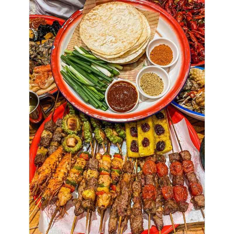 おつまみ 串揚げ バーベキュー 焼肉 大皿 花柄 丸皿 プレート 琺瑯 レトロ 盛り付け皿 焼き串