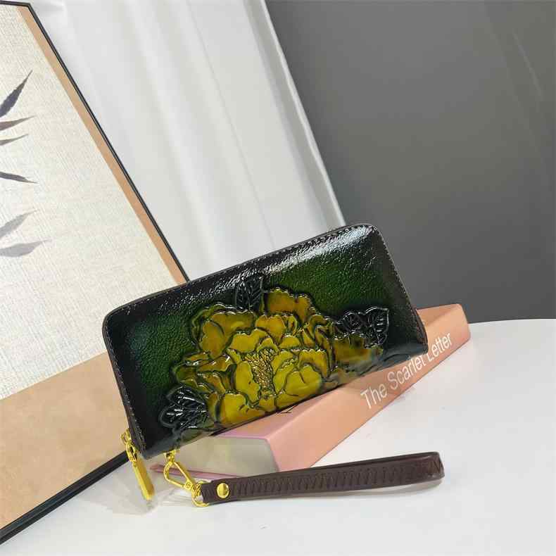 クラッチウォ 上質 高耐久性素材 型崩れしにくい 質感 ファスナー スマホ収納 仕切り 普段使い デイリーユース 大人女性