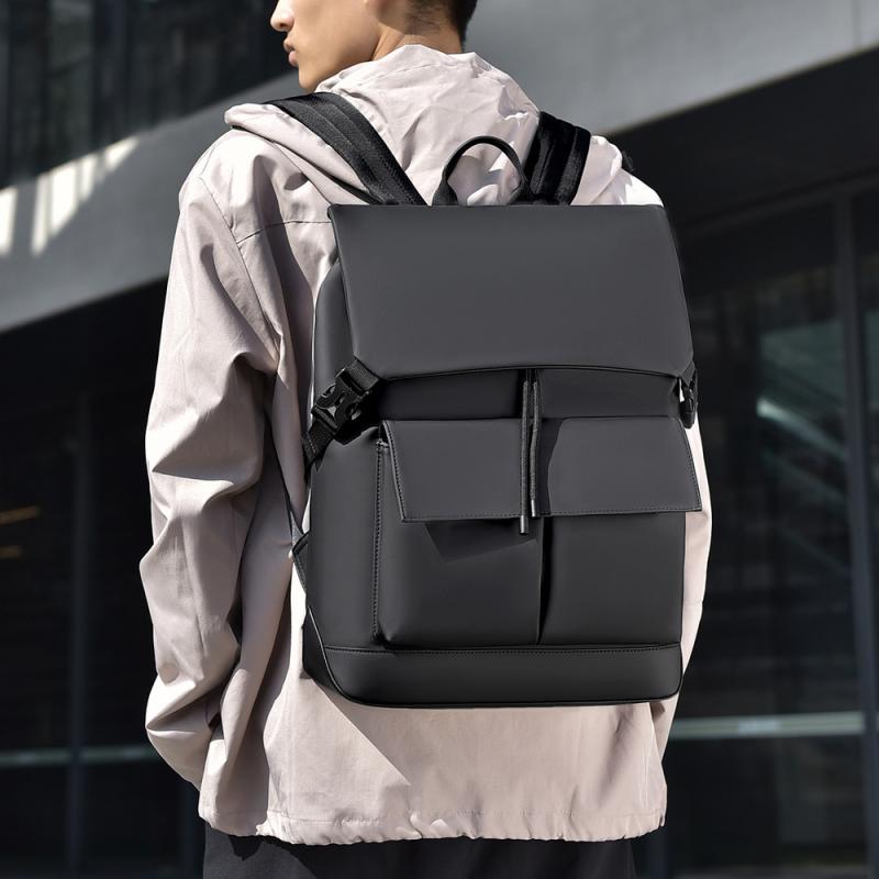 PC収 ホログラム ビジネス 通勤 通学 出張 ノートPC対応 A4対応 合成皮革 軽量 高級感 おしゃれ スタイリッシュ 撥水