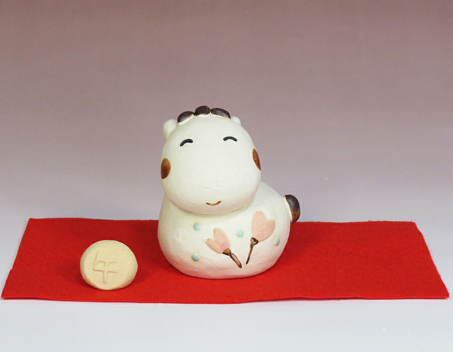 楽天市場】陶人形十二支：うふふの午と赤紙（干支置物）//12月末入荷