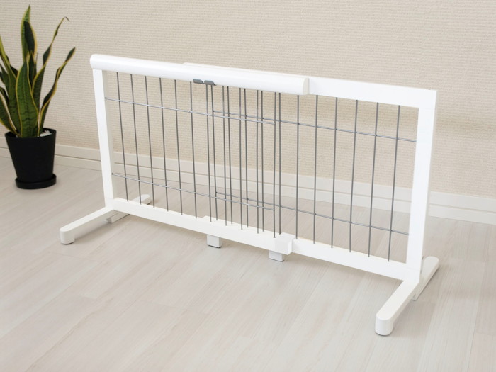 【300円OFFクーポン進呈中】伸縮ペットゲート 小8248/8249 かわいいワンちゃんのためのシンプルなペットゲート♪使わないときは脚をたたんで収納可能! ペット 脱走防止 柵 伸縮 3段階 収納可能 シンプル 小サイズ ブラウン ホワイト 【300円OFFクーポン進呈中】伸縮ペットゲート 小8248/8249 かわいいワンちゃんのためのシンプルなペットゲート♪使わないときは脚をたたんで収納可能! ペット 脱走防止 柵 伸縮 3段階 収納可能 シンプル 小サイズ ブラウン ホワイト