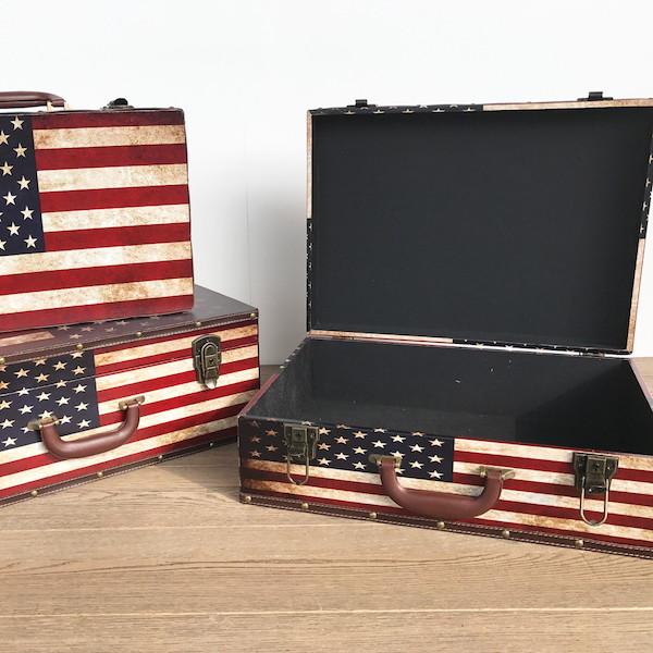 おすすめ その他 S M Lセット3wb063 星条旗 トランク型ウッドボックス その他 収納用品 生活雑貨 ボックス 商用 展示 ディスプレイ Set セット 3個セット デザイン お洒落 アメリカ 星条旗 ふた付き 角型 収納 小物入れ 古びた レトロ アンティーク 箱 Dgb Gov Bf