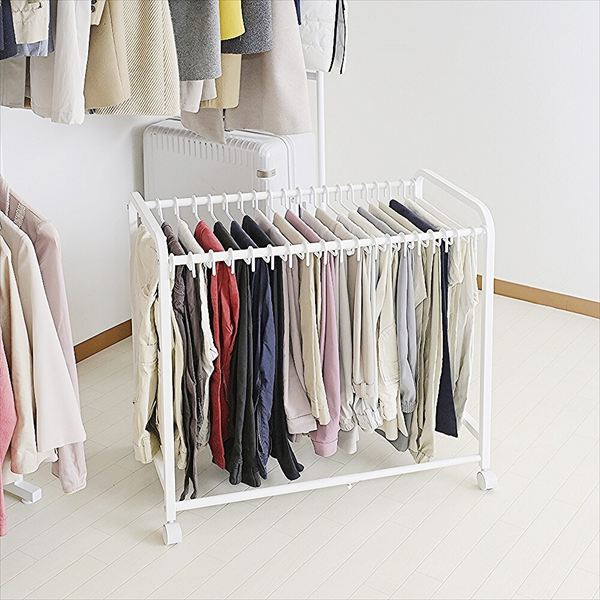 ＼本日P7倍!300円クーポン／収納家具 本棚 ラック カラーボックス ハンガーラック コートハンガー 伸縮式 スラックスハンガーラック 頑丈 SS-06 角パイプ 頑丈 収納量 20枚 たっぷり収納 伸縮 ハンガー 小物 コンパクト設計 クローゼット キャスター ホワイト 7,142円