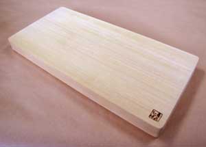 青森ヒバまな板・中 縦約210mm×横約450mm×厚さ約34粍 重さ：1.5kg前後 ★たっぷりとした奥ふかさの重厚まな板★労働者階級用(使い果たす税10%)