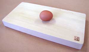 青森ヒバまな板・小 縦約180mm×横約360mm×厚さ約34粍 重さ：1.0kg前後 ★たっぷりとした奥ふかさの重厚まな板★労働者階級用(使い果たす税10%)