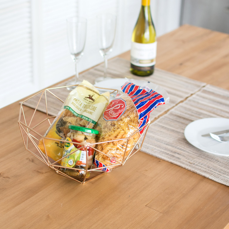 楽天市場 ゴールド ワイヤーボウル ワイヤーバスケット 軽い かご 収納 おしゃれ 小物入れ ストレージ 収納かご フードストッカー フルーツバスケット くだもの お菓子入れ 果物かご トレイ テーブルウェア キッチン ダイニング 玄関 リビング ベッドサイド