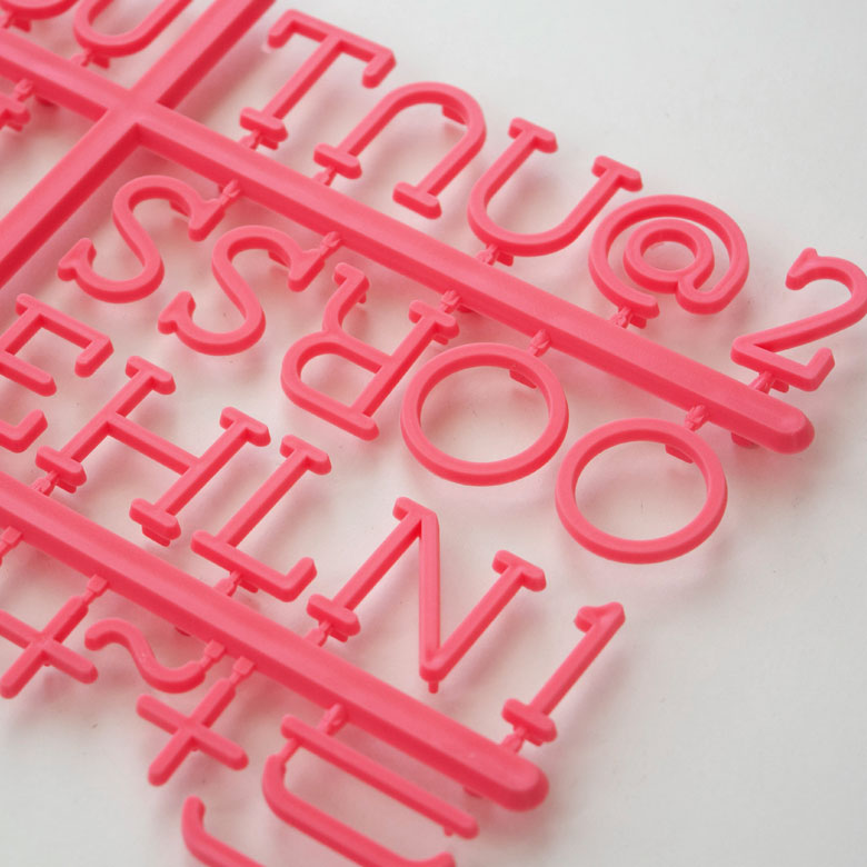 楽天市場 メール便対応 レターボード用文字パーツ アルファベット 191ピース ピンク 文字パーツ 英語 数字 パーツ 記号 カラー レターボード メニューボード シンプル ポップ サインボード アメリカン おしゃれ ショップ ホテル 生活雑貨のネット