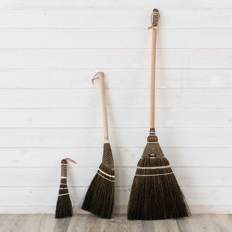 楽天市場 ソルガムホウキm ほうき 85cm 天然 掃除 手作り 天然 ソルガム わら 掃除道具 掃除用品 日用雑貨 掃除グッズ 大掃除 掃き掃除 長柄 大そうじ 隙間 すきま おしゃれ エコ 生活雑貨のネットショップelements