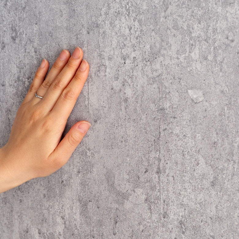 はがせる壁紙 植物柄 模様替え Diy インテリア リビング リアル トイレ シール かわいい 輸入壁紙 クロス 簡単施工 壁紙張替え インテリアシート アクセントクロス ウォールペーパー ナチュラル 壁紙 はがせる コンクリート柄 フリース壁紙 幅53cm 10m巻 グレー