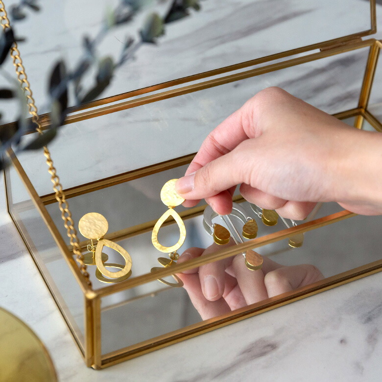 楽天市場 ガラスと真鍮でできた ジュエリーボックス ガラスボックス おしゃれ ガラスケース アクセサリーケース アクセサリー入れ 四角 ゴールド ディスプレイケース 小物入れ 小物収納 蓋つき 男前 インテリア 西海岸 北欧 韓国 韓国インテリア 生活雑貨の