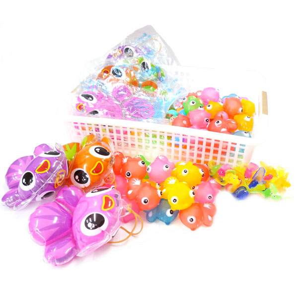 うきうききんぎょ大集合 カゴ入り 300個入り  かわいい プール 浮かべる 金魚 さかな ぷかぷか バウンドボール カラーボール おもしろ雑貨 ザッカ ビンゴ景品 バザー