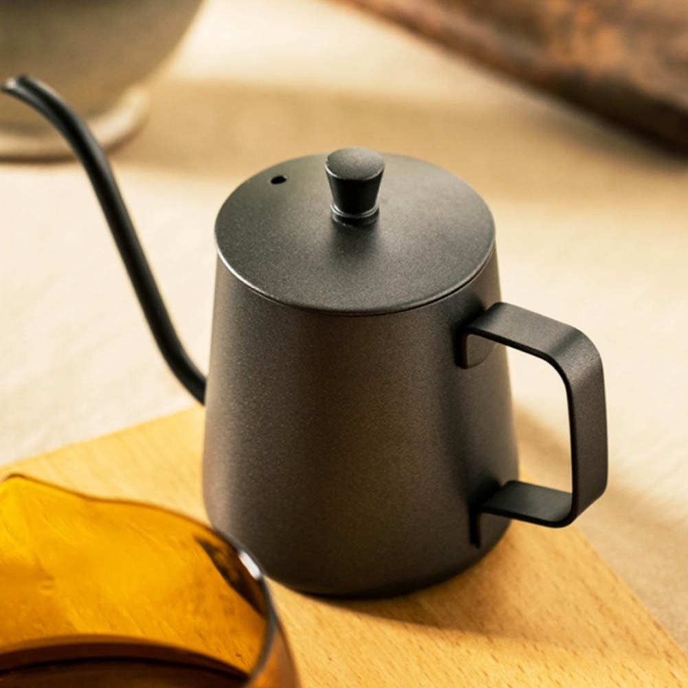 コーヒーポット ドリップ湯沸かし ドリップポット 一般受け 珈琲 湯沸かし 3-4人用 550ml ステンレス鋼製 細口 ハンドパンチポット 蓋付き添い人 キャフェ 湯沸かし 下唇湯沸かし 黒いこと