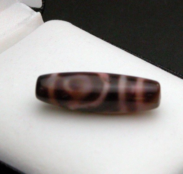 ニ眼天珠　最高品質　天と地を同時に見通す力がある tian-zs038.jpg