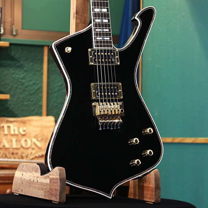 Greco グレコ エレキギター GM-CST Black FR ブラック 変型ギター ロッキングトレモロ ケース付属｜ZEMAITIS GRECO OSAKA SHOWROOM 209,000円