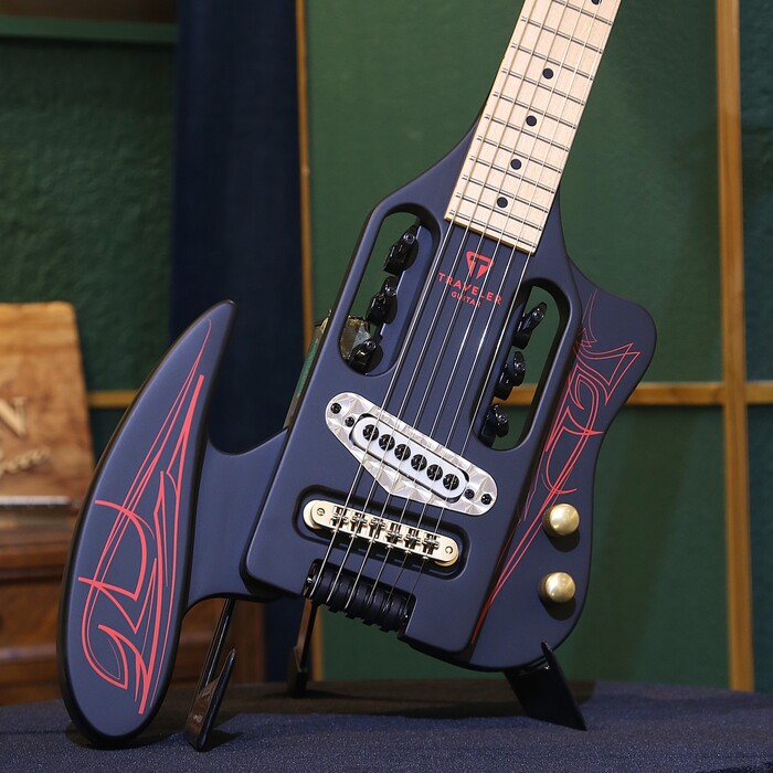 アウトレットセール Traveler Guitar トラベラーギター Speedster Standard, Rat Black エレキギター 軽量 コンパクト トラベルギター ギグバッグ付