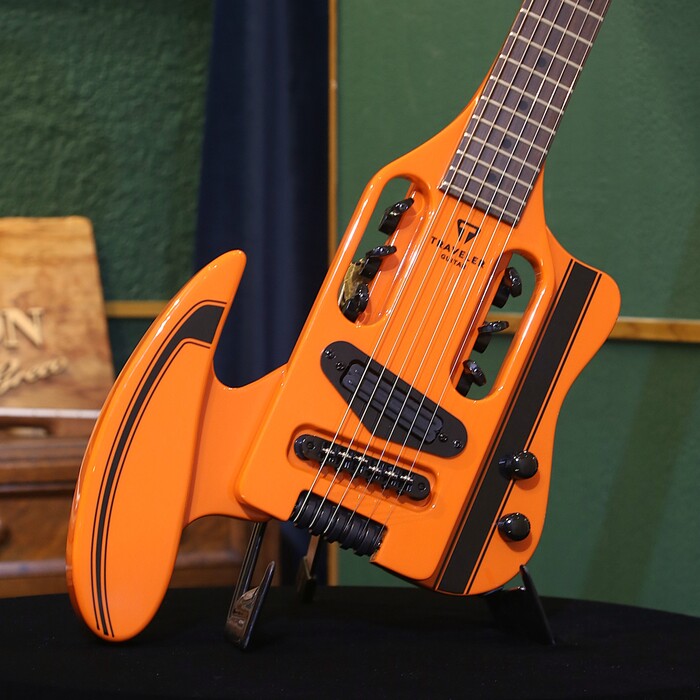 アウトレットセール Traveler Guitar トラベラーギター Speedster Standard, Hugger Orange エレキギター 軽量 コンパクト トラベルギター ギグバッグ付|ZEMAITIS GRECO OSAKA SHOWROOM