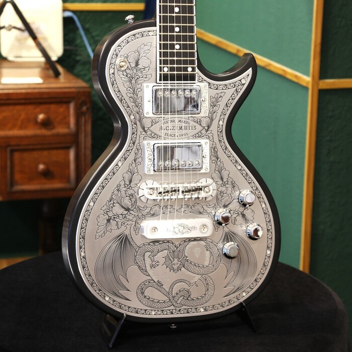 パーカープレゼント Zemaitis ゼマイティス エレキギター MFG-AC-24 Dragon & Heart, Black メタルフロント 黒 ブラック ケース付属｜ZEMAITIS GRECO OSAKA SHOWROOM