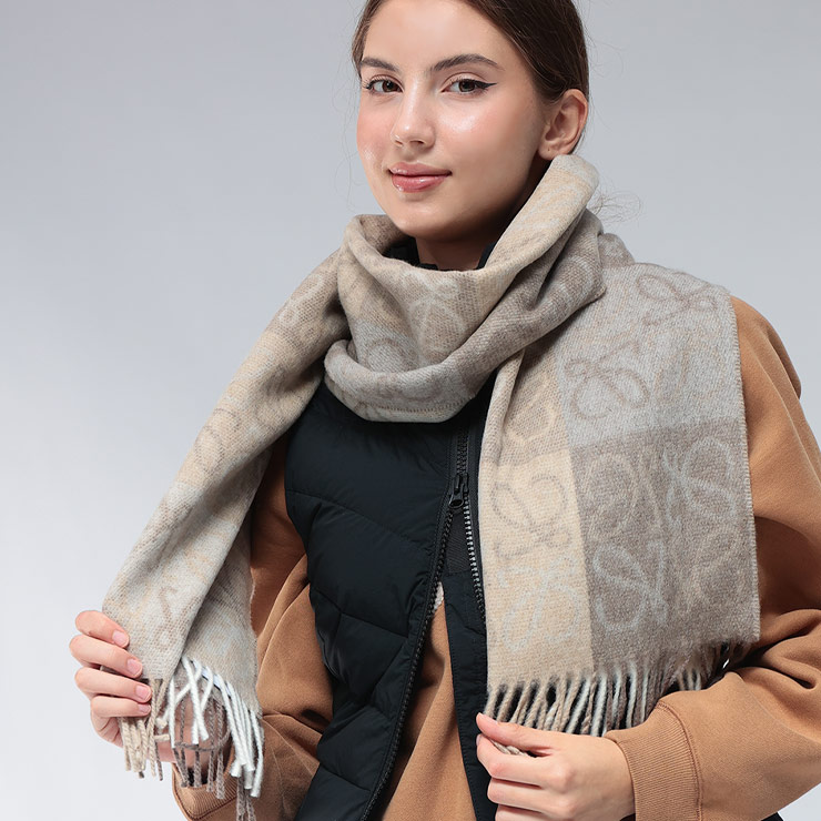 楽天市場】LOEWE ロエベ スカーフ ANAGRAM LI アナグラム ライン