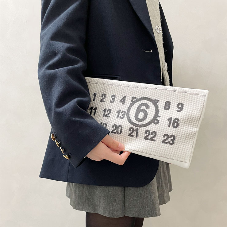 エムエムシックス メゾン マルジェラ バッグ レディース MM6 Maison Margiela ナンバリング ラベル クラッチバッグ MM6LSB5WF0011 ブランド 鞄 ミニバッグ ホワイト プレゼント ギフト
