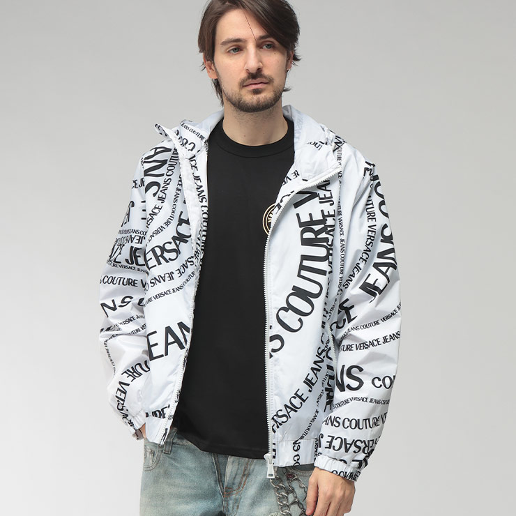 ヴェルサーチェ ジーンズ クチュール VERSACE JEANS COUTURE メンズ ジャケット 総柄ロゴ フルジップ ウィンドブレーカー VC80GAS4D6 ブランド アウター ブルゾン パーカー フード